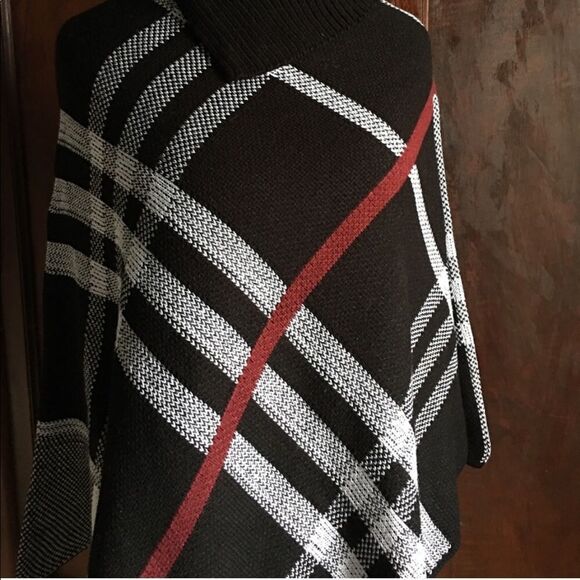 Plaid Turtleneck Poncho black cream red - Picture 2 of 5